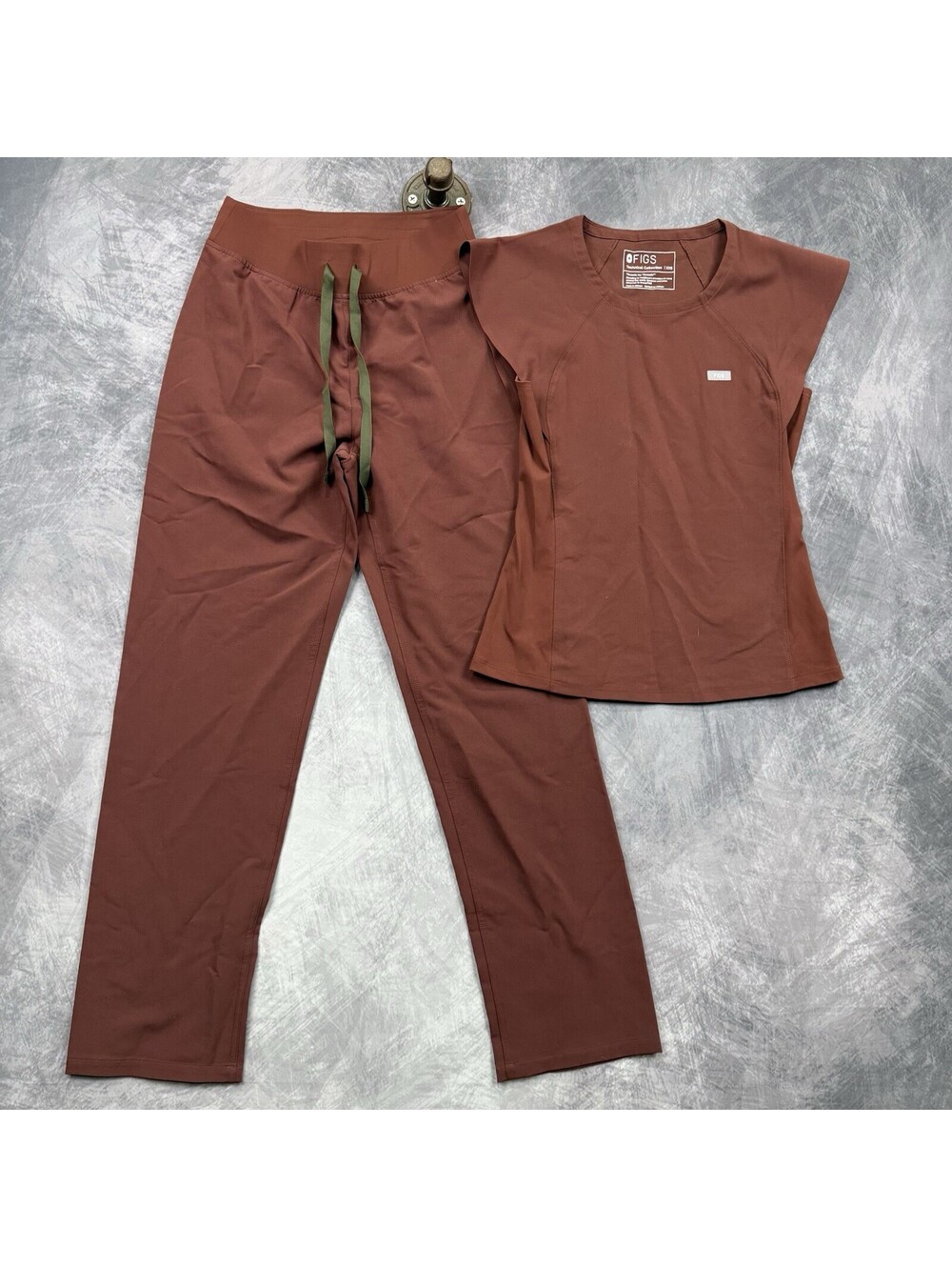 Figs Scrubs Women’s Scrub Set Orillia XXS Livingston Pants XS Walnut